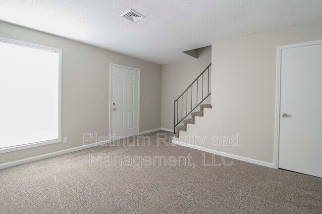Foto del edificio - 820 Golf View Pl