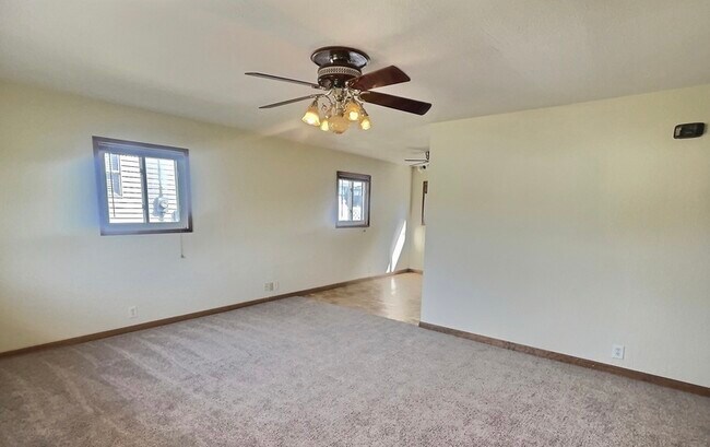 Building Photo - 216 Valley View Dr