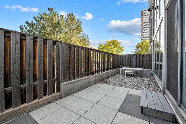 Foto del edificio - 3100 E Cherry Creek S Dr