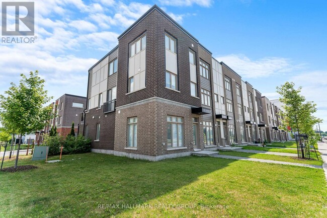 Building Photo - 1422 Hemlock Rd