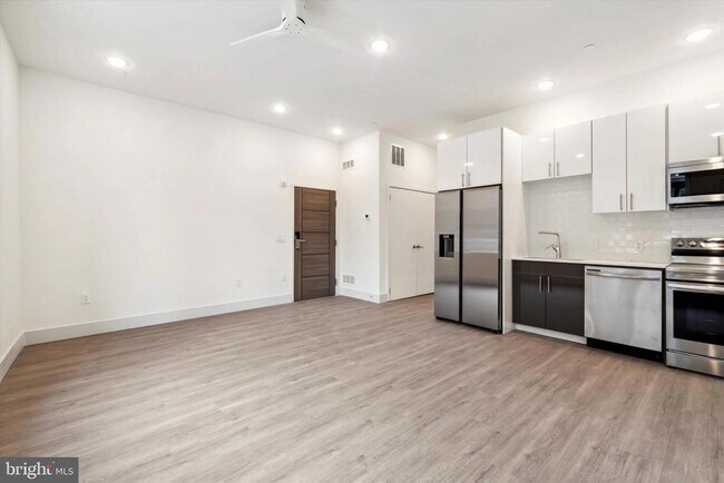 Foto del edificio - 1221 E Fletcher St