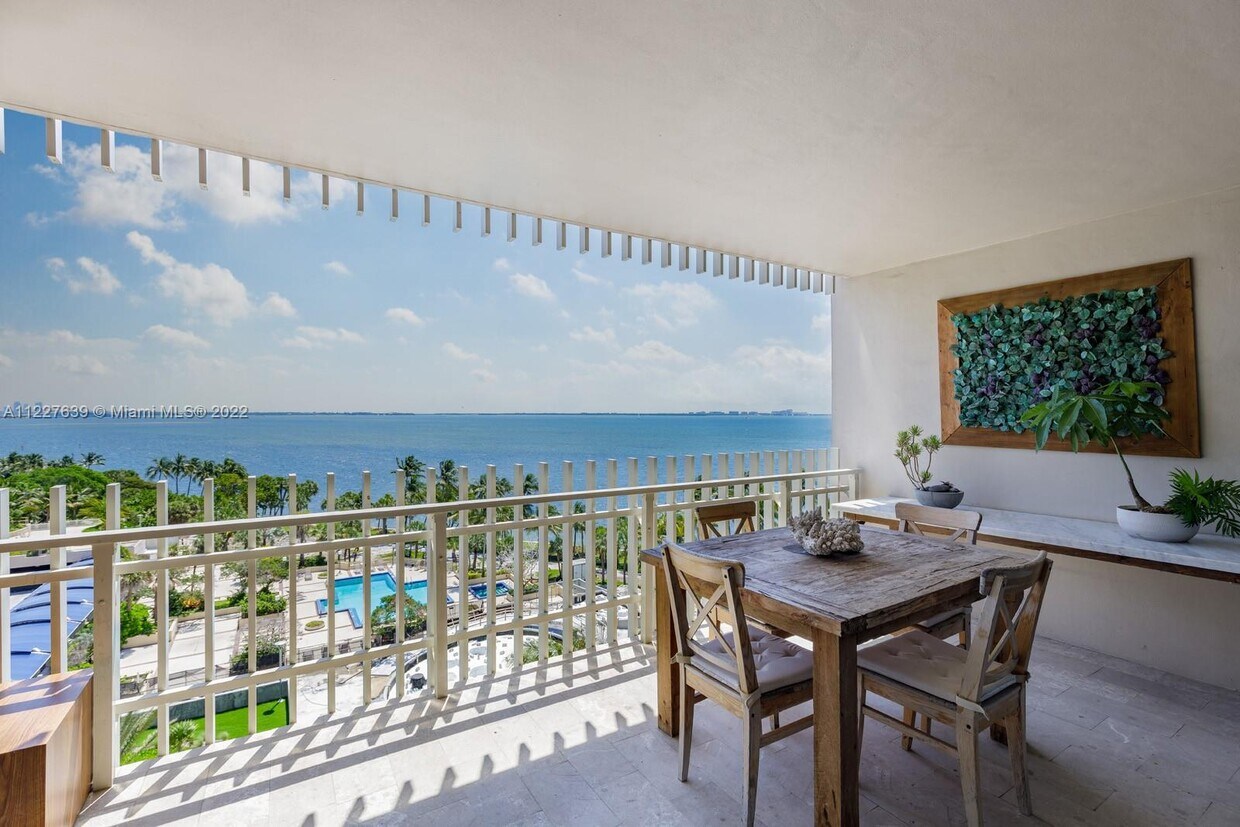 Foto principal - 1 Grove Isle Dr
