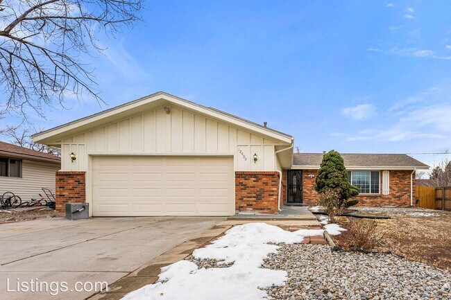 Foto del edificio - 4 br, 3.5 bath House - 12490 E. Exposition...