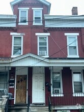 Building Photo - 37 Pearl St