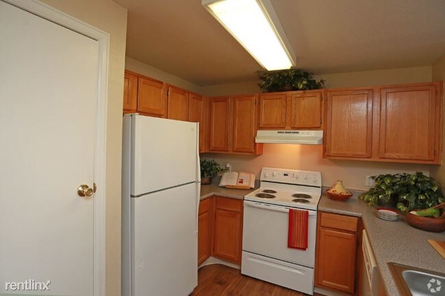 Building Photo - 1 br, 1 bath Apartment - 4776 Argonne St