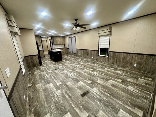 Building Photo - 1913 Highway 34