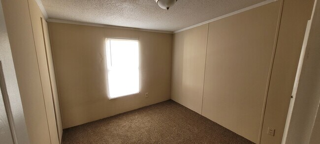 Building Photo - 724 Creek Ridge Rd