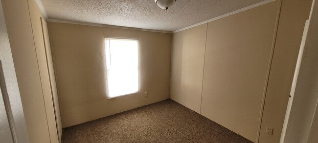 Foto del edificio - 724 Creek Ridge Rd