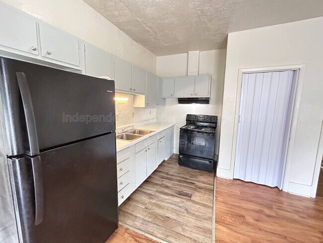 Foto del edificio - 4702 Bryant Ave