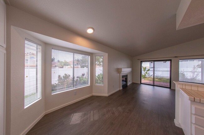 Building Photo - 3 BR, 2 BA House Located in Rancho Penasqu...