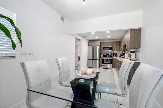 Foto del edificio - 9040 SW 203rd Terrace