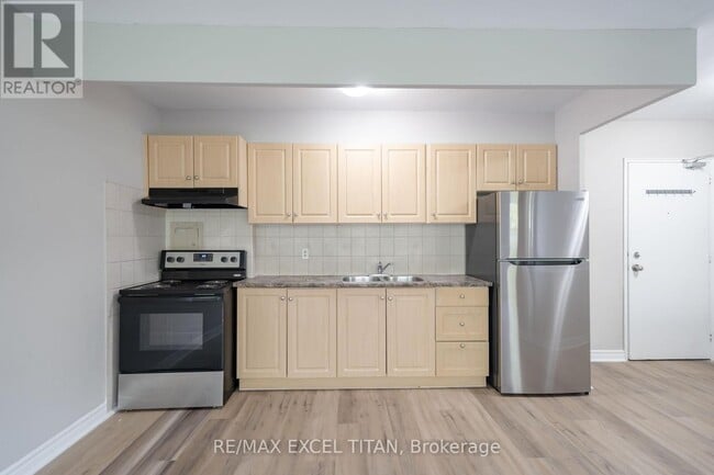 Building Photo - 468 Ottawa St N