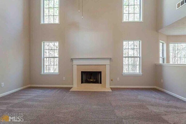 Building Photo - 5613 Winchester Pl