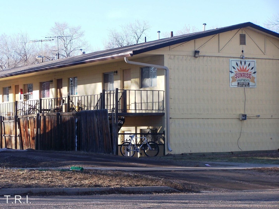 Primary Photo - 2011 5th Ave