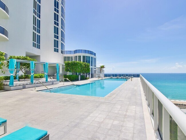 Foto del edificio - 16001 Collins Ave