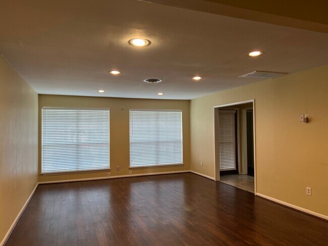 Foto del edificio - 9619 Beverly Hill St