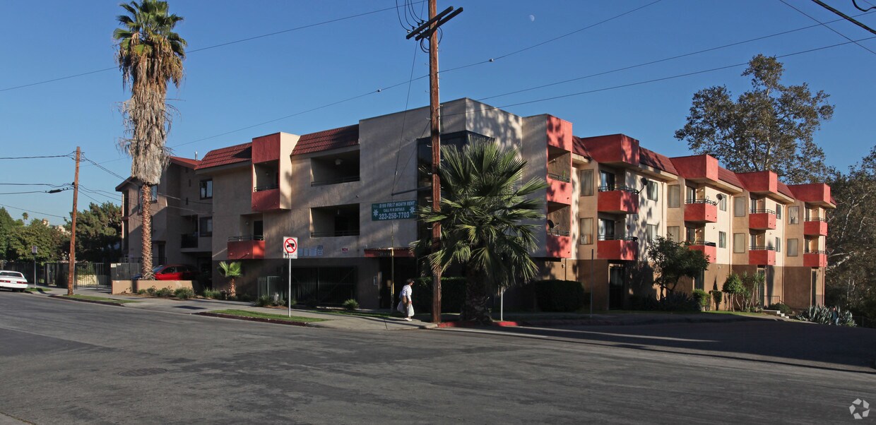 Building Photo - 5000 Echo St
