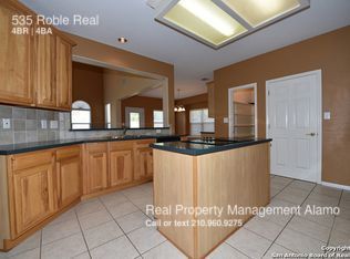 Building Photo - 535 Roble Real
