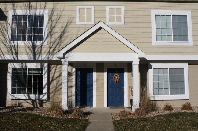 Building Photo - Meadow Lake of Clear Lake Apartments