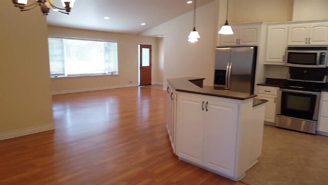 Building Photo - 3 bed 2 bath in Sequim