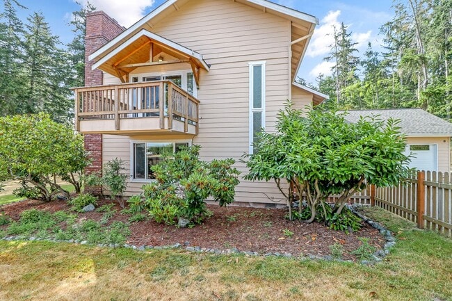 Building Photo - 4 Bed 2 Bath - View Home - Pet Friendly - ...