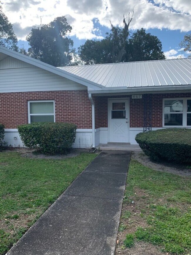 Foto del edificio - 4/3 Home in Heart of Umatilla!