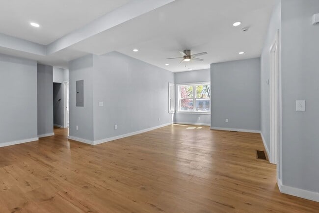 Building Photo - 515 Plainfield St