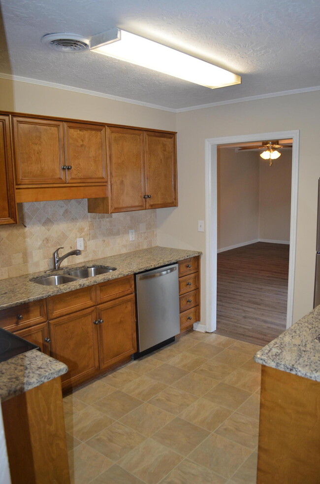 Building Photo - 221 Merrymont Dr