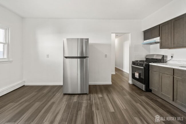 Building Photo - 2063 Elizabeth Ave