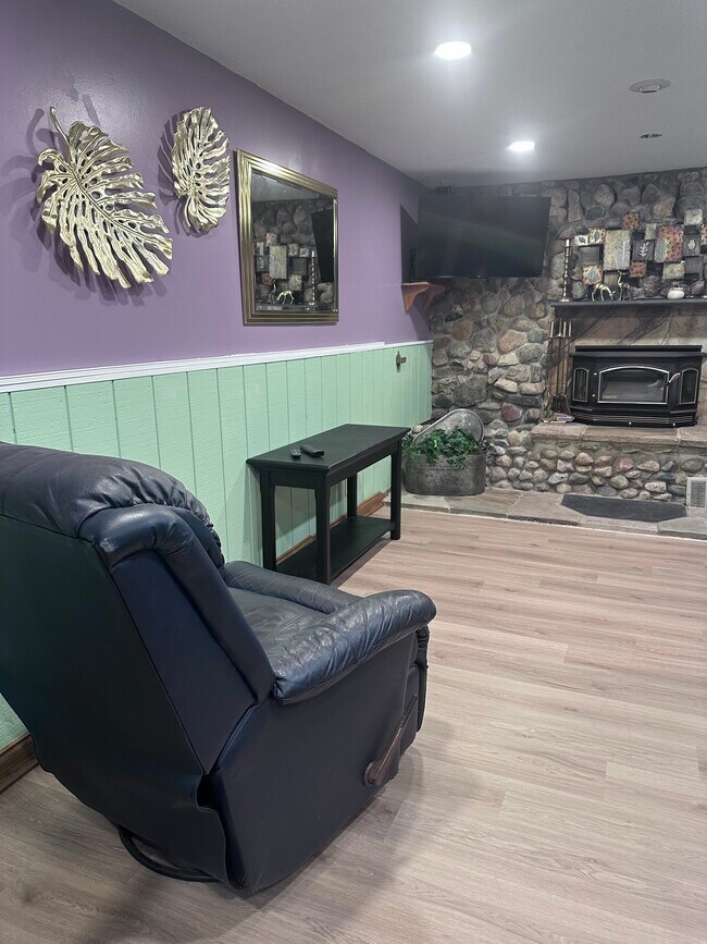 Foto del edificio - 15357 Village Woods Dr