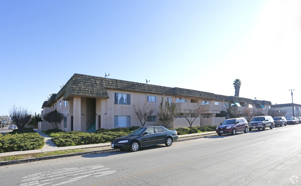 Building Photo - Valley Greens Apartments