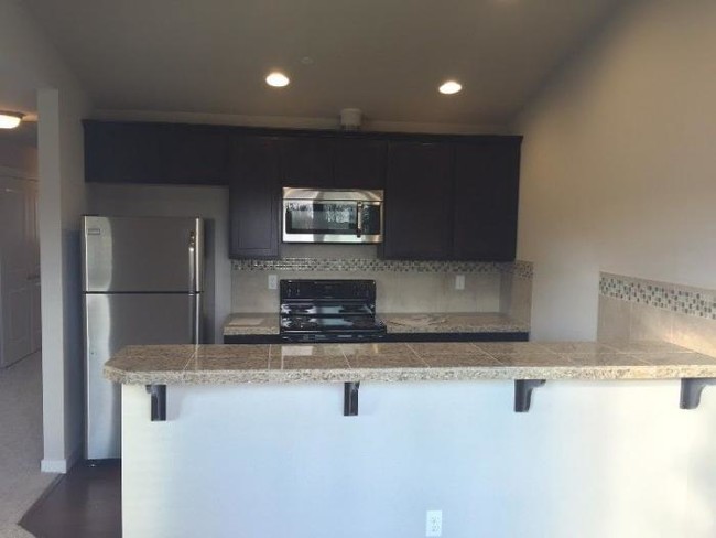Building Photo - 2 bedroom in Lynnwood WA 98087