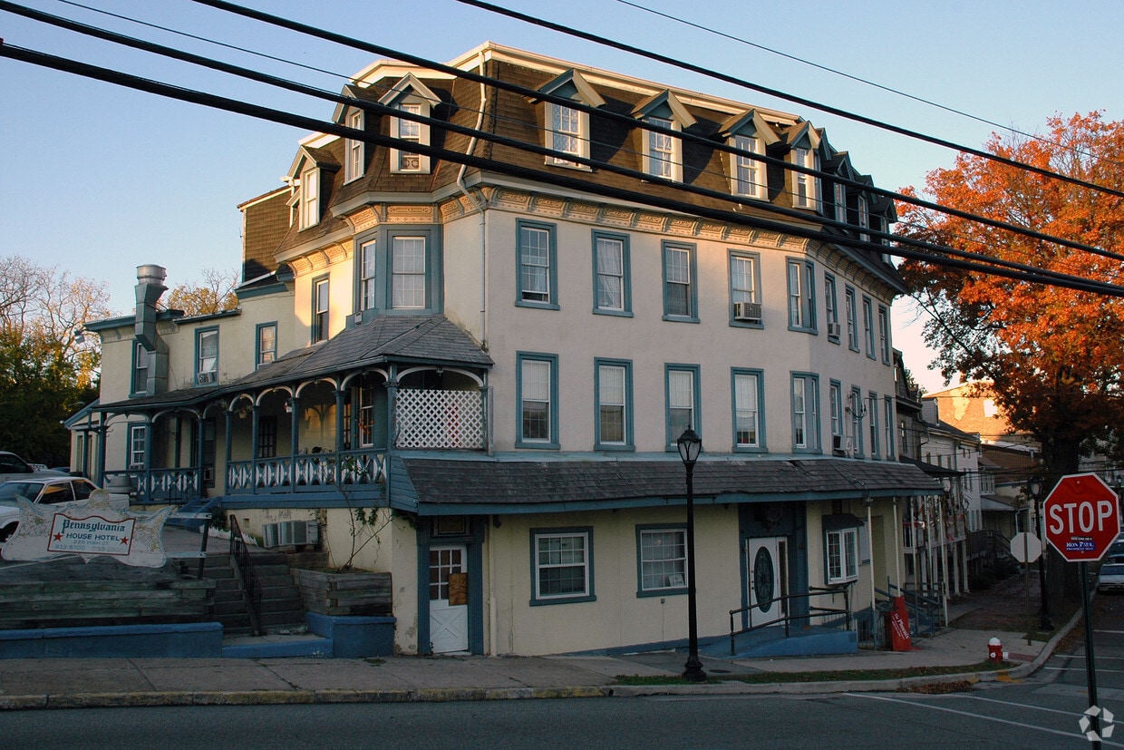 Building Photo - 223 W High St