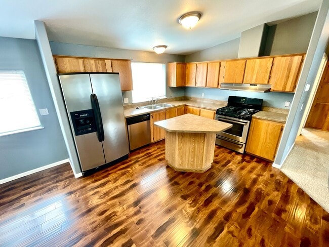 Building Photo - 3 Bedroom, 2 Bath