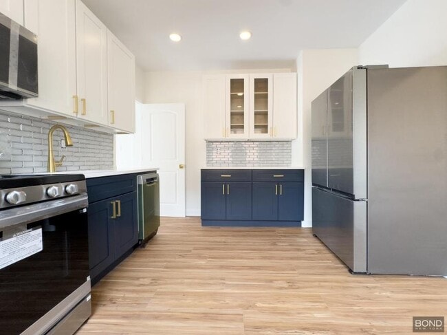 Building Photo - 3 bedroom in Brooklyn NY 11214