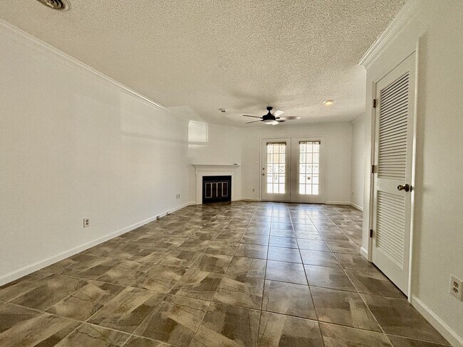 Foto del edificio - Don't Miss This Spacious Wake Forest Townhome with Dual Primary Suites!