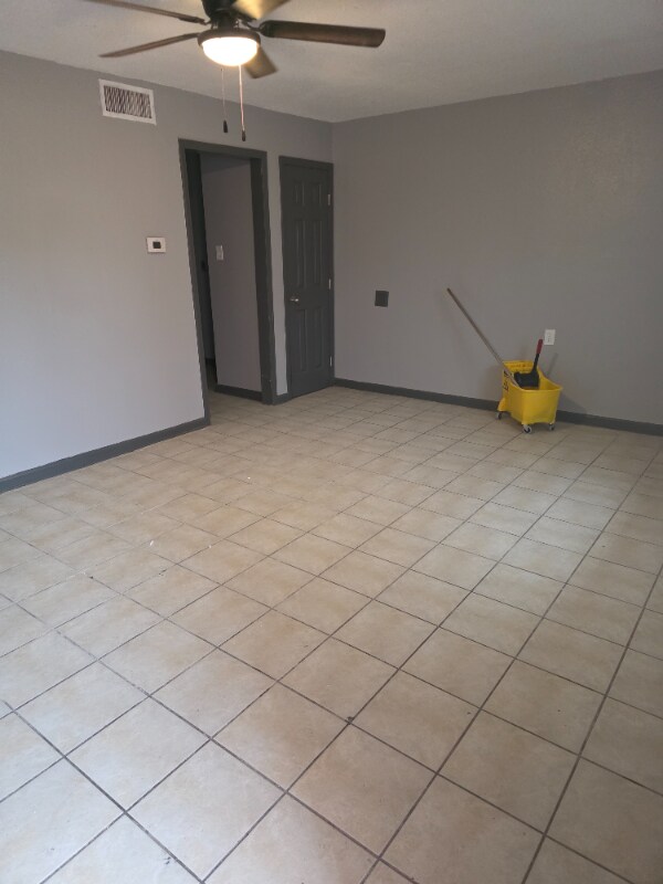 Foto del edificio - 7819 Sail St