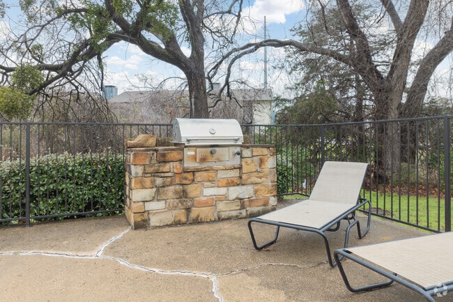Barbacoa en la piscina - Parkside Arlington