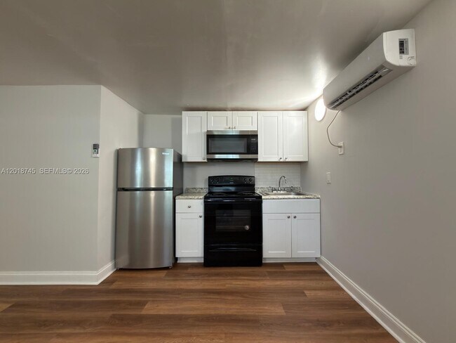 Foto del edificio - 10335 NW 2nd Ct