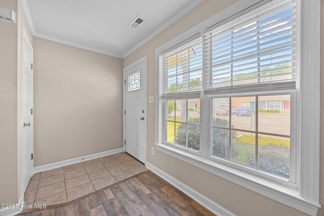 Building Photo - 911 Springwood Dr