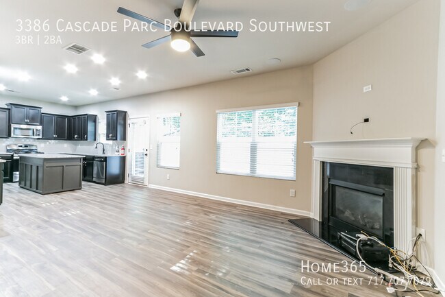 Building Photo - Magnifique 3 bed 2 bath with pool included!