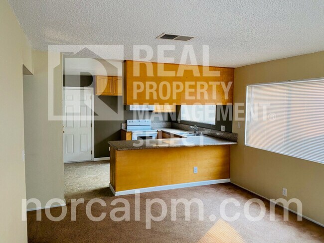 Building Photo - 1337 Farmington Dr