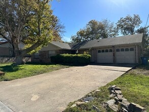 Building Photo - 1303 Ford St