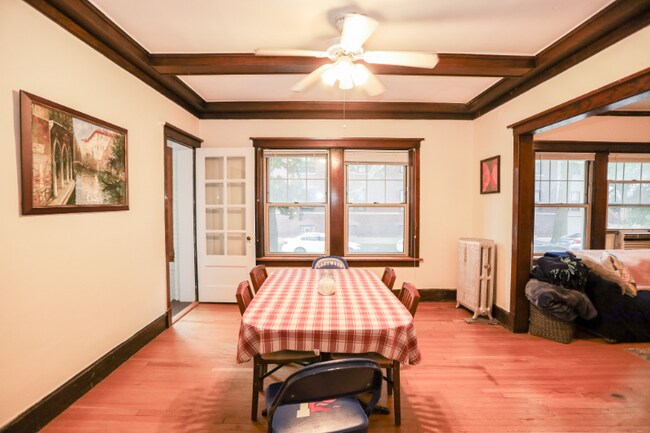 Foto del edificio - 3420 N Lakewood Ave
