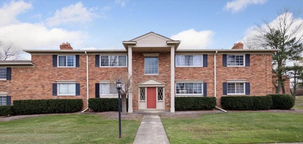 Primary Photo - 42536 Woodward Ave