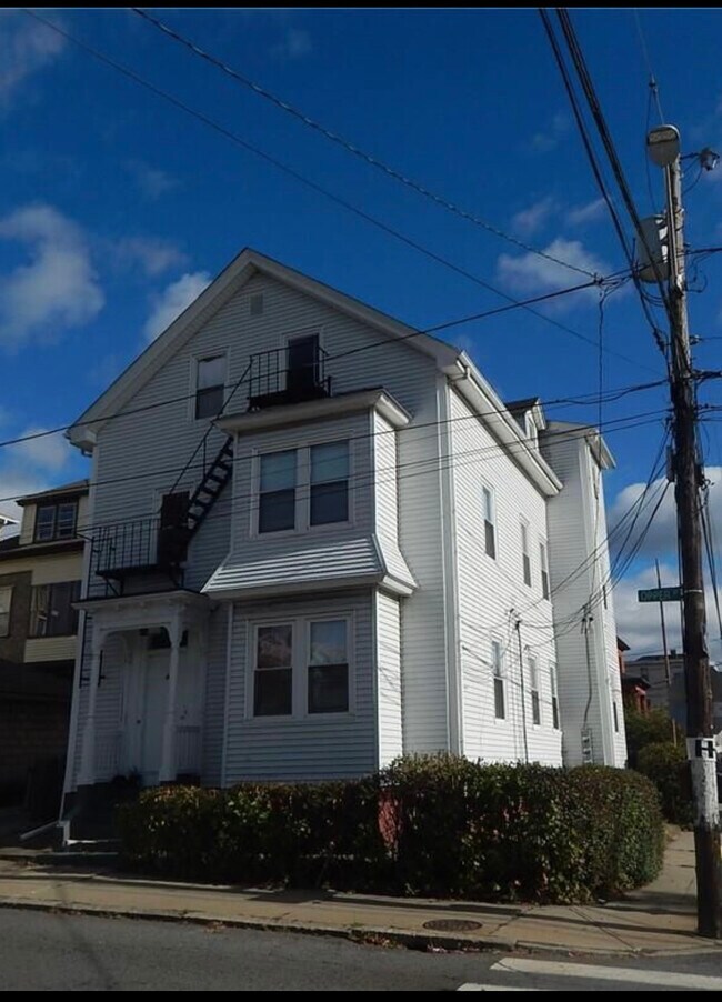 Building Photo - 33 Opper St