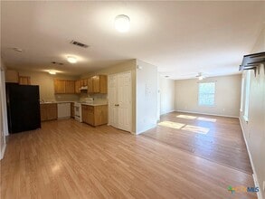 Building Photo - 898 Advance St