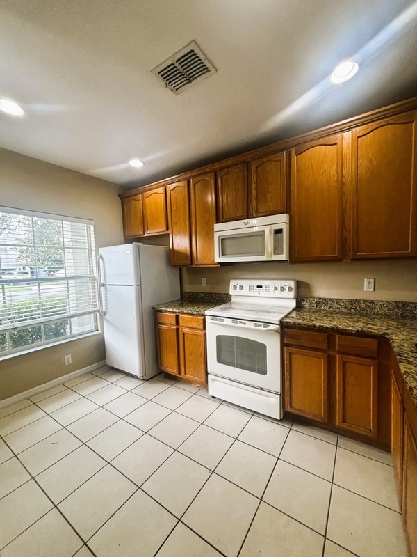 Building Photo - 10684 Savannah Wood Ct