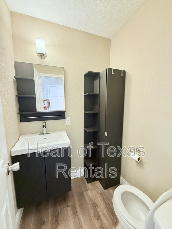 Foto del edificio - 215 Parsons Ln