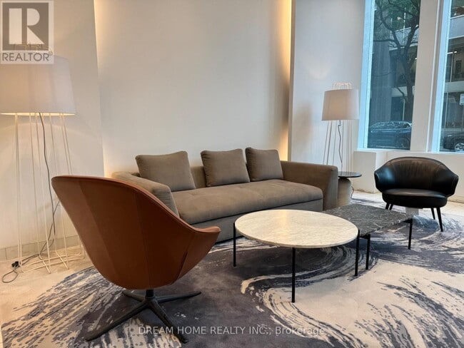 Photo du bâtiment - 230 Simcoe St